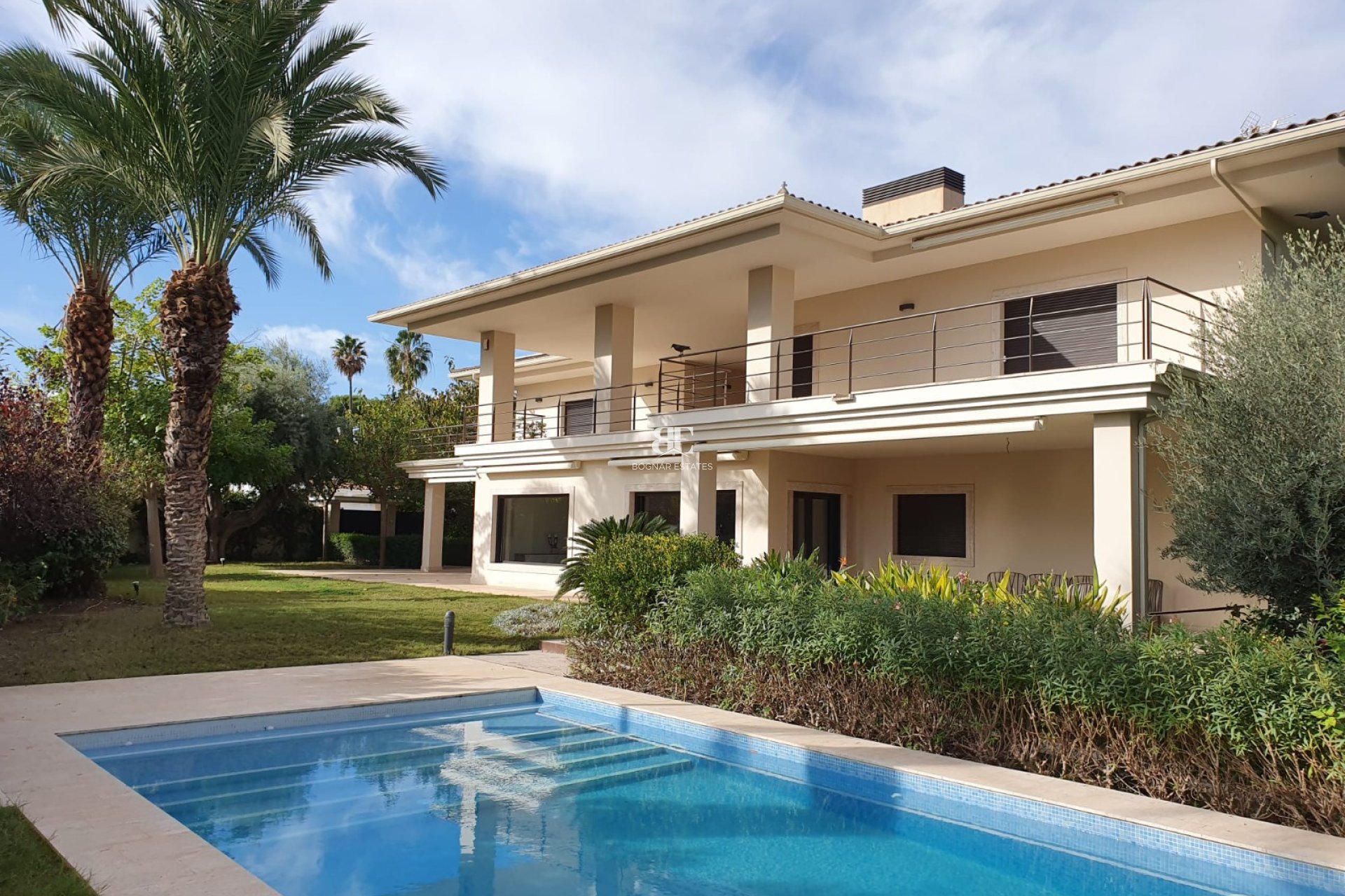 Resale - Villa -
Alicante - Vistahermosa