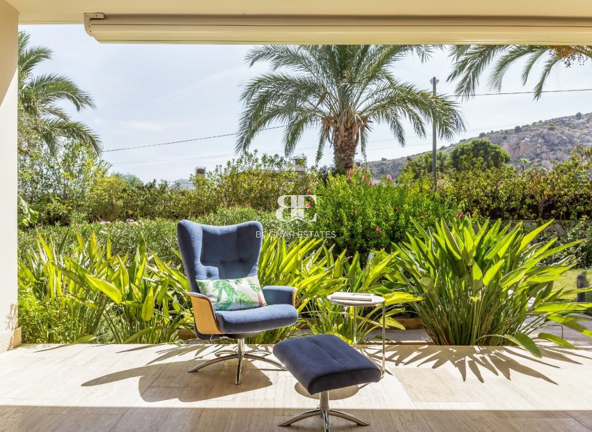 Resale - Villa -
Alicante - Vistahermosa