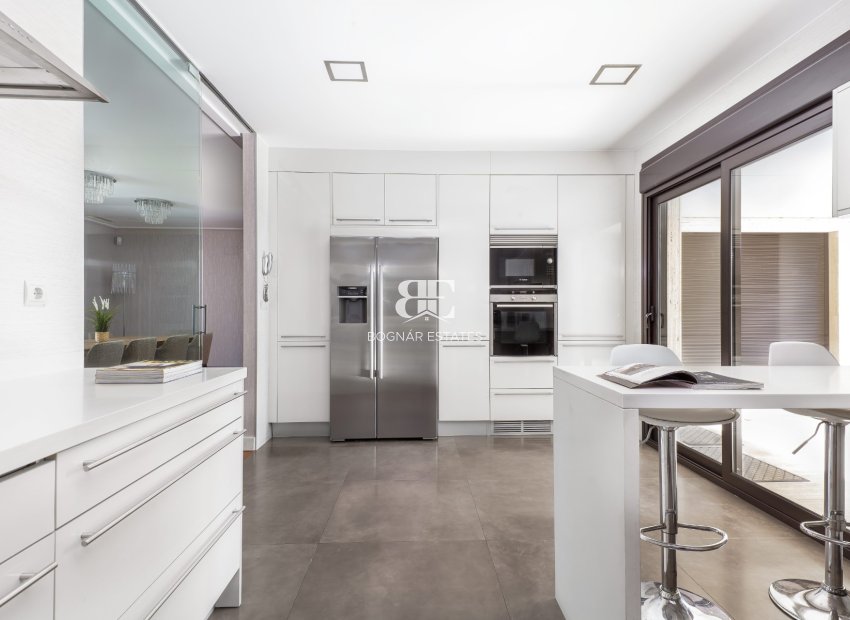 Resale - Villa -
Alicante - Vistahermosa