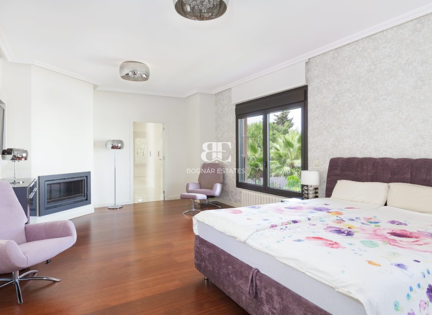 Resale - Villa -
Alicante - Vistahermosa