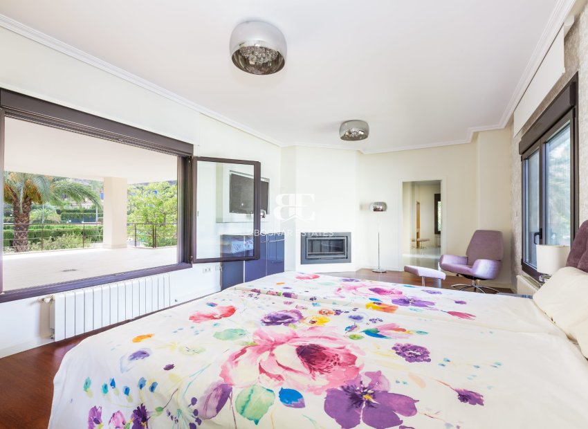 Resale - Villa -
Alicante - Vistahermosa