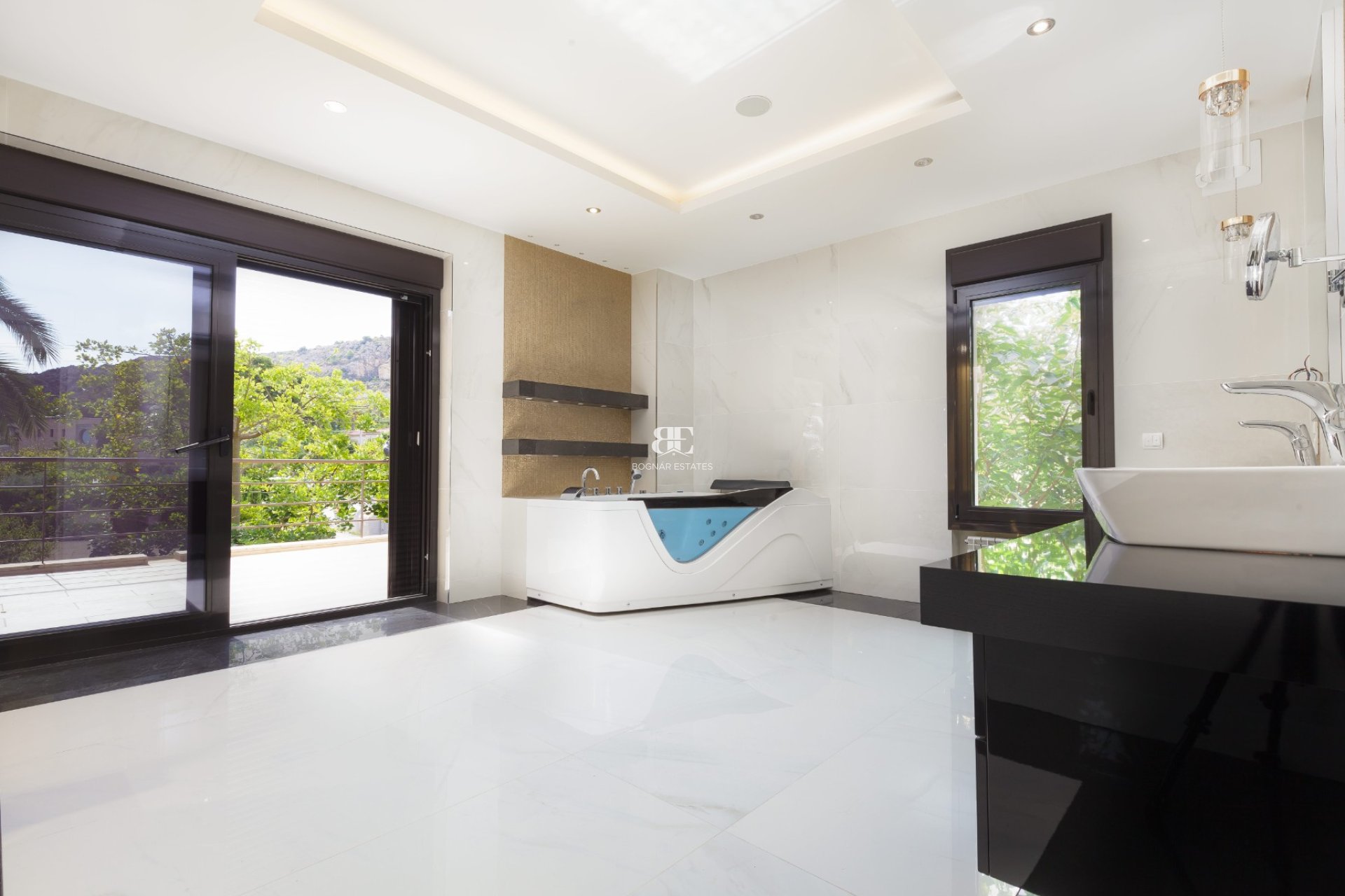 Resale - Villa -
Alicante - Vistahermosa