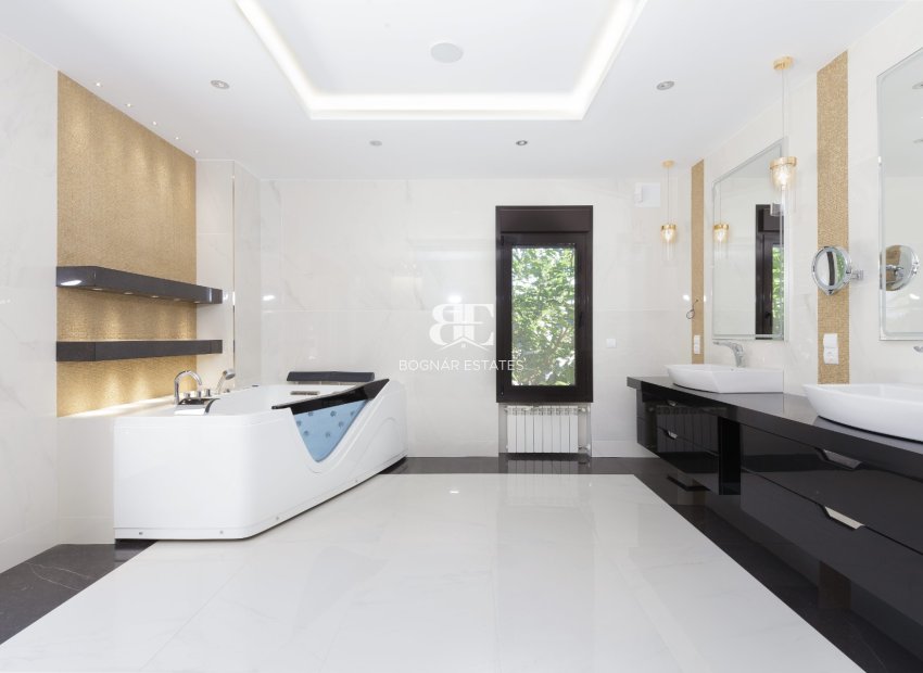 Resale - Villa -
Alicante - Vistahermosa