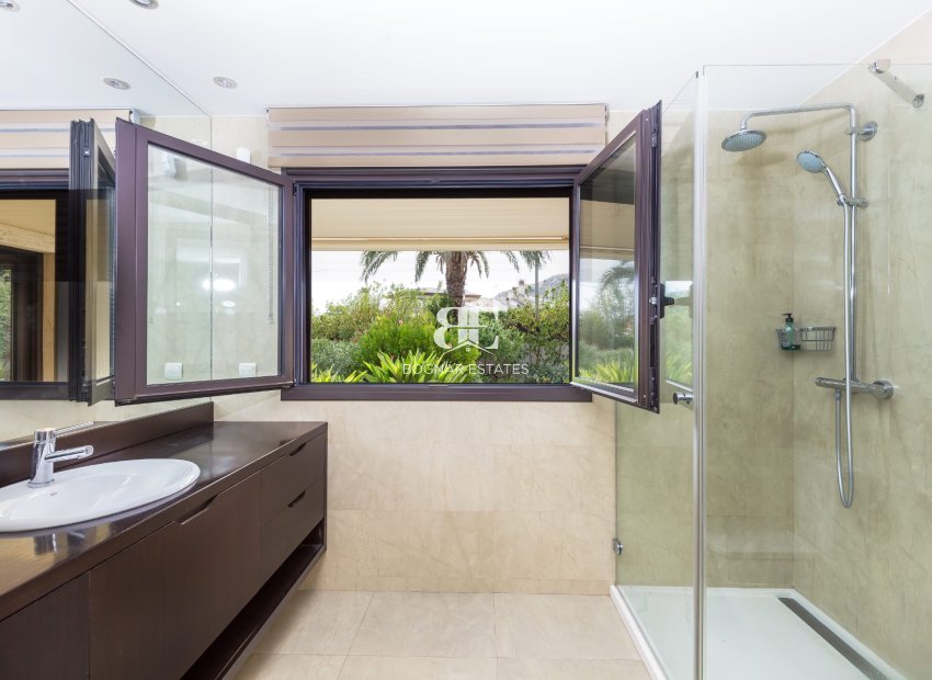 Resale - Villa -
Alicante - Vistahermosa