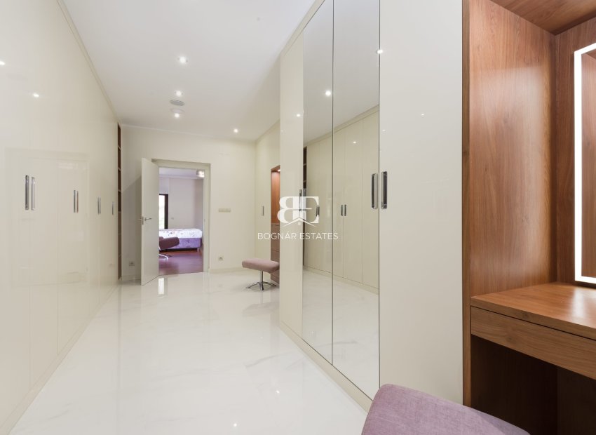 Resale - Villa -
Alicante - Vistahermosa