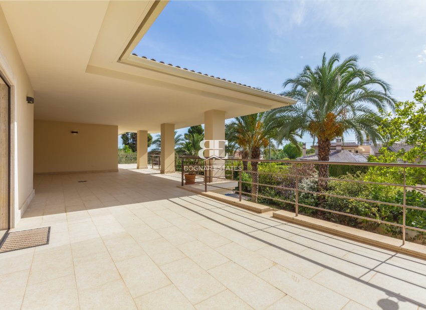 Resale - Villa -
Alicante - Vistahermosa