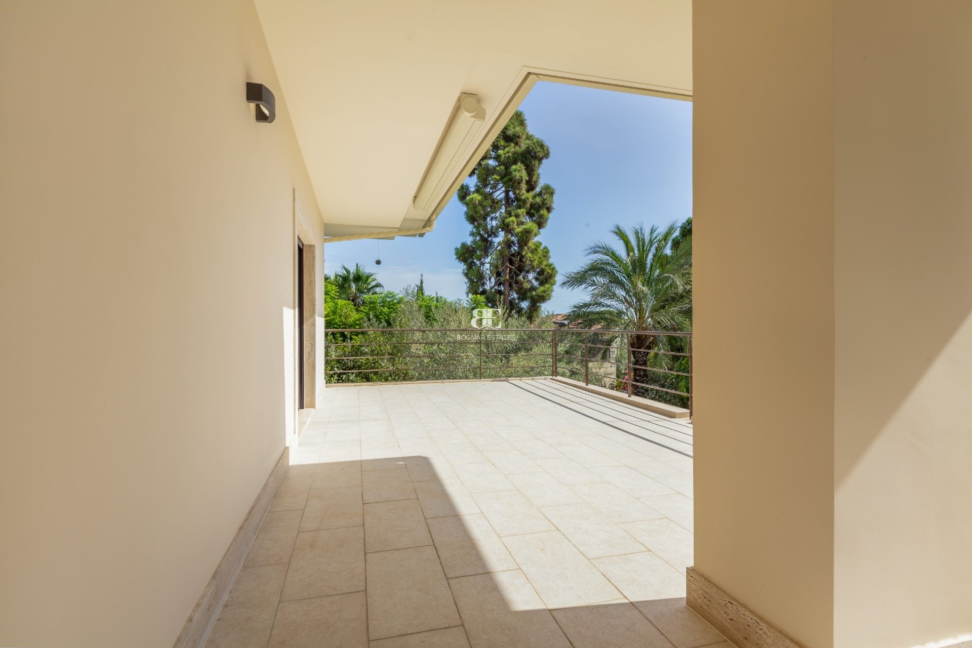 Resale - Villa -
Alicante - Vistahermosa