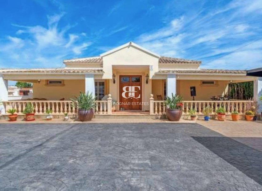 Resale - Villa -
Almoradí - Heredades