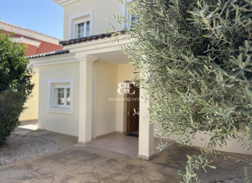 Resale - Villa -
Altaona Golf and Country Village - Altaona Golf - Country Village