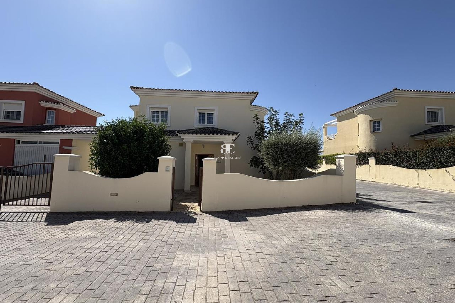 Resale - Villa -
Altaona Golf and Country Village - Altaona Golf - Country Village