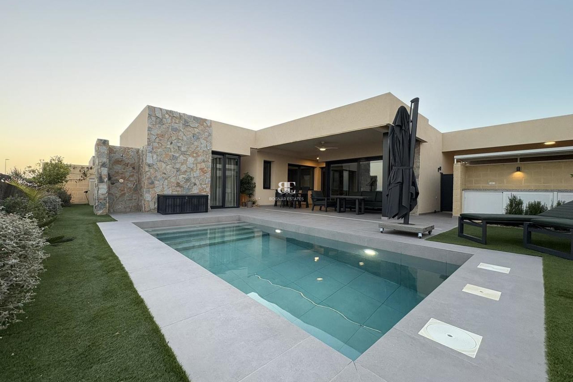 Resale - Villa -
Altaona Golf and Country Village - Altaona Golf - Country Village