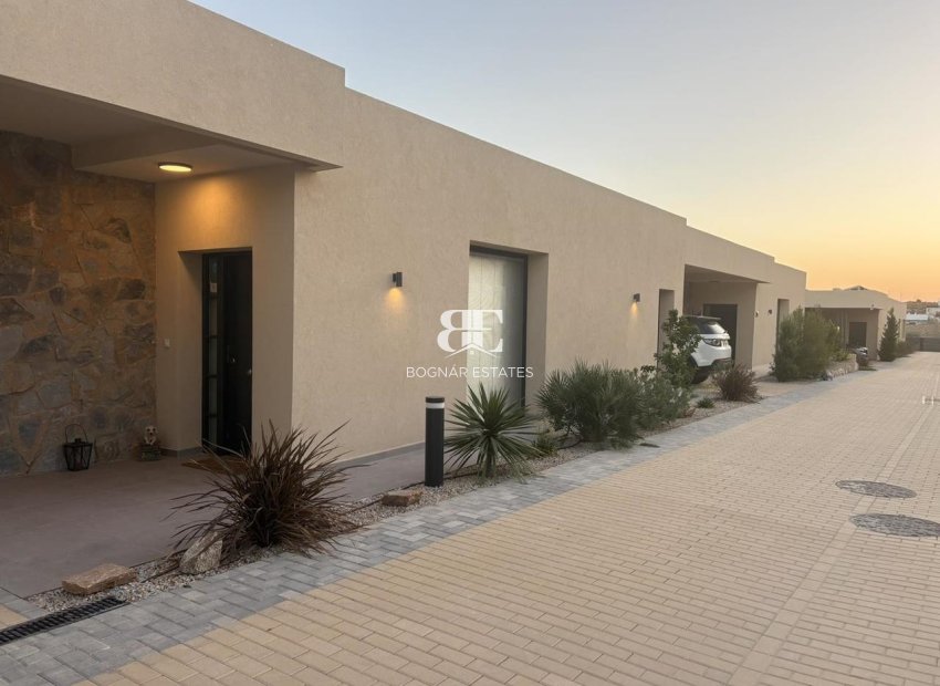 Resale - Villa -
Altaona Golf and Country Village - Altaona Golf - Country Village