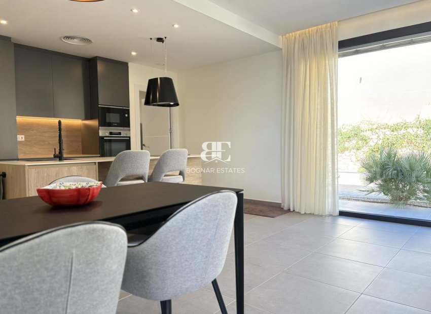 Resale - Villa -
Altaona Golf and Country Village - Altaona Golf - Country Village