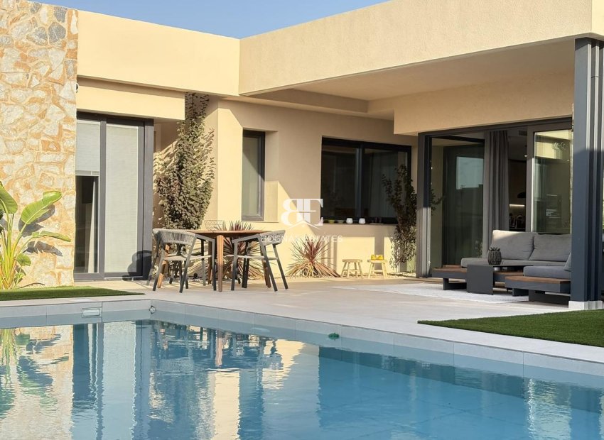 Resale - Villa -
Altaona Golf and Country Village - Altaona Golf - Country Village