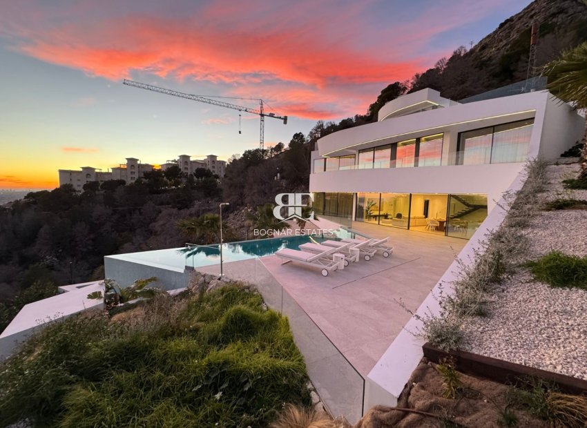 Resale - Villa -
Altea