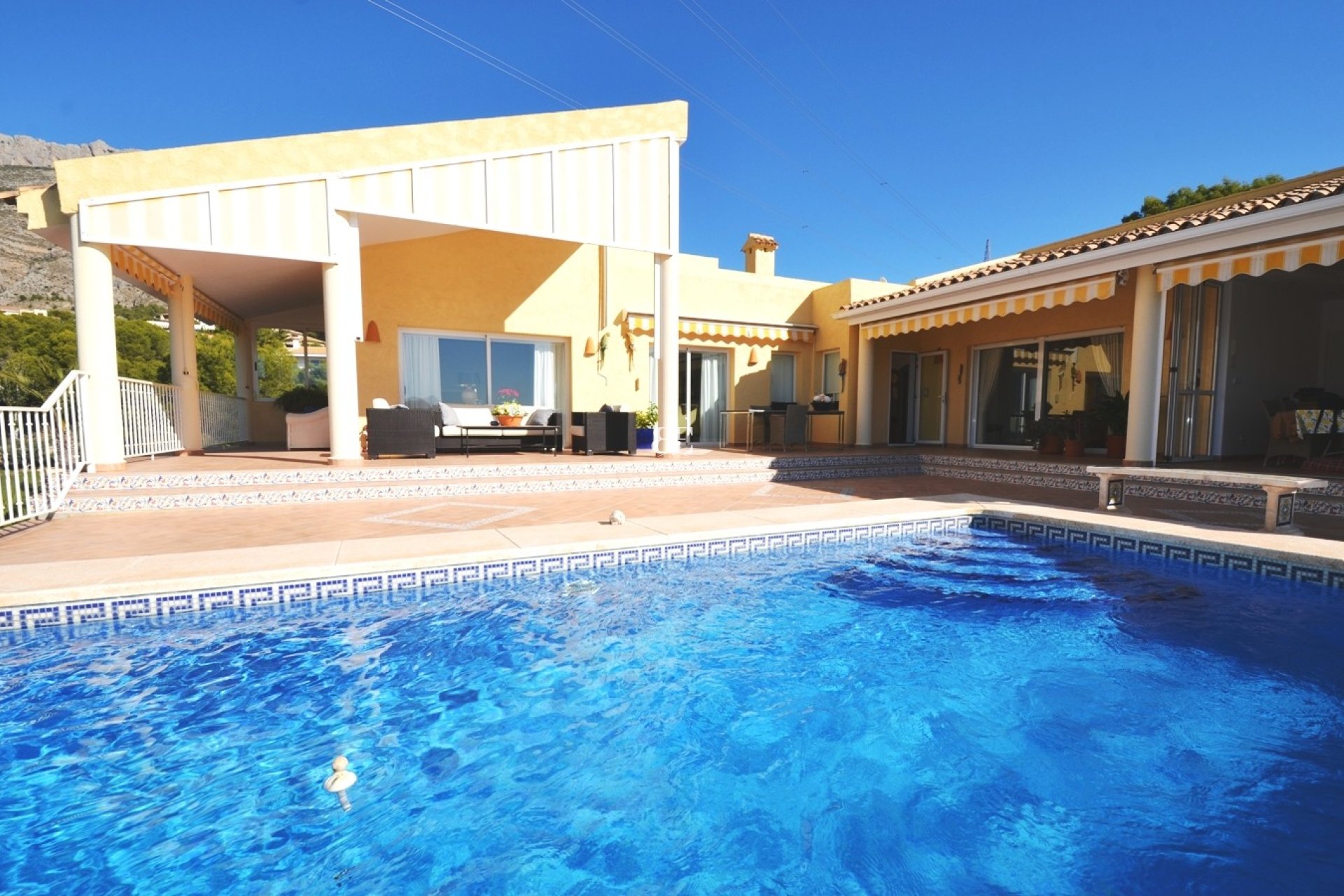 Resale - Villa -
Altea