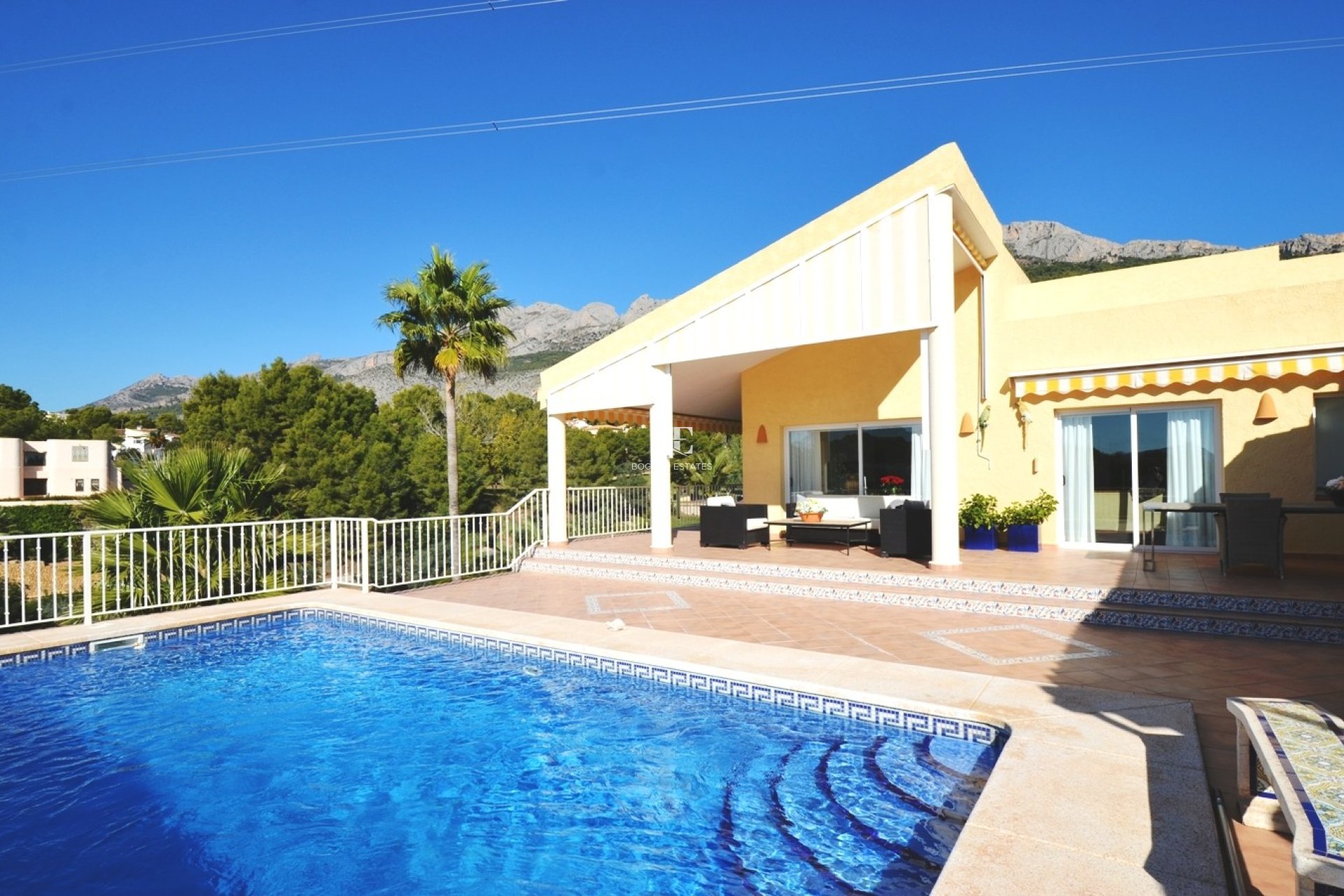 Resale - Villa -
Altea