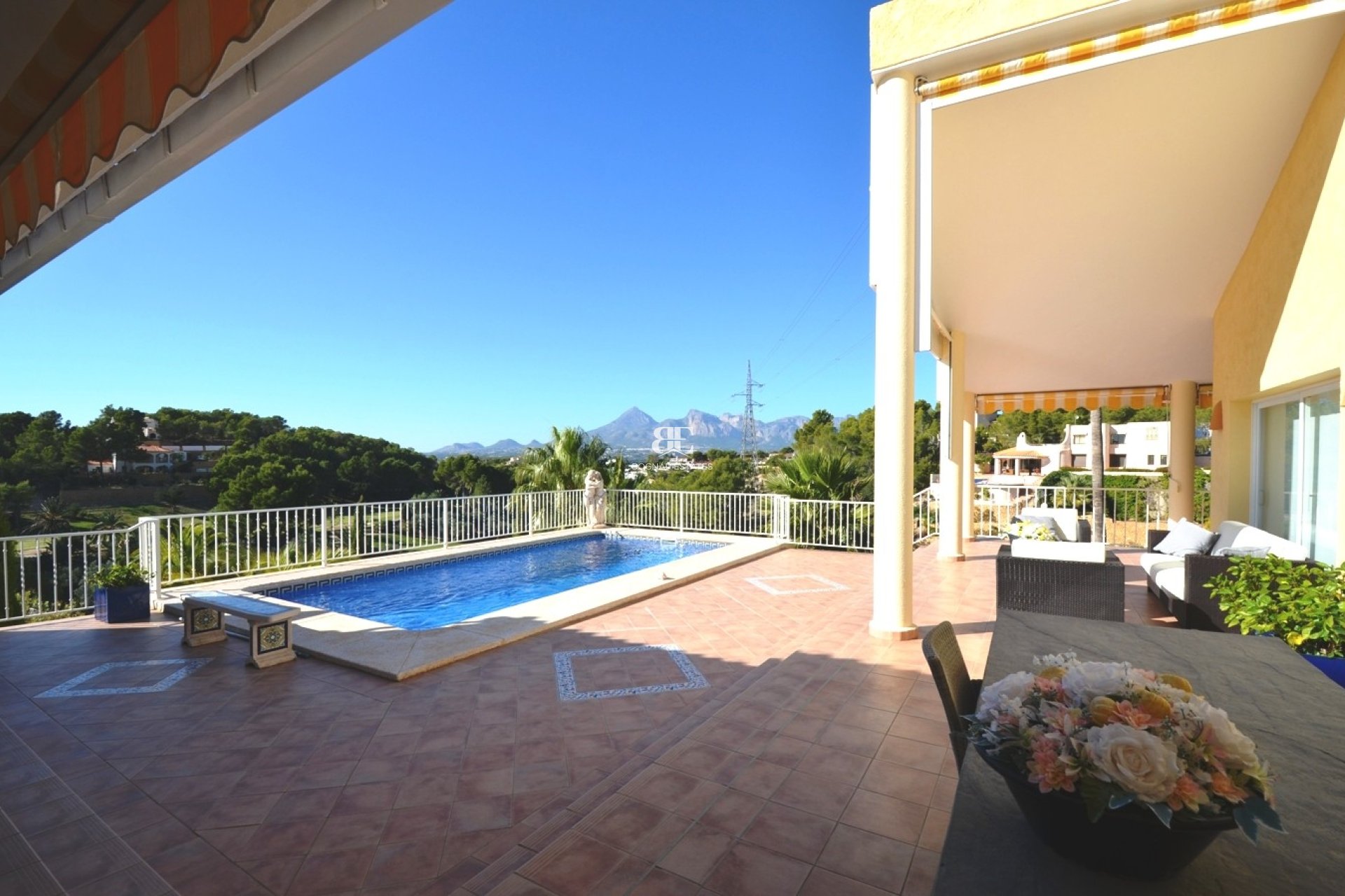 Resale - Villa -
Altea