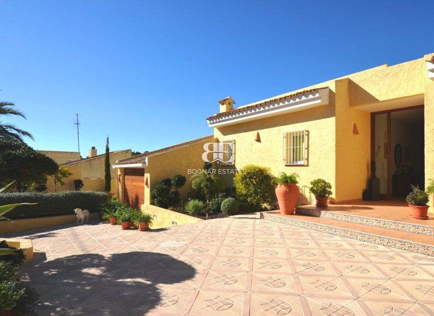 Resale - Villa -
Altea