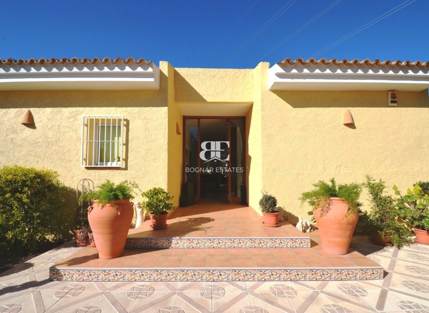 Resale - Villa -
Altea