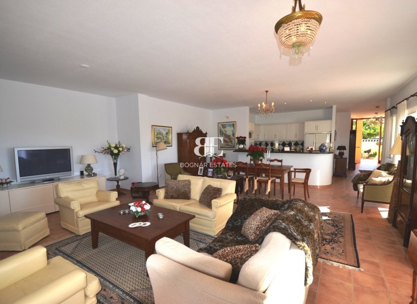 Resale - Villa -
Altea