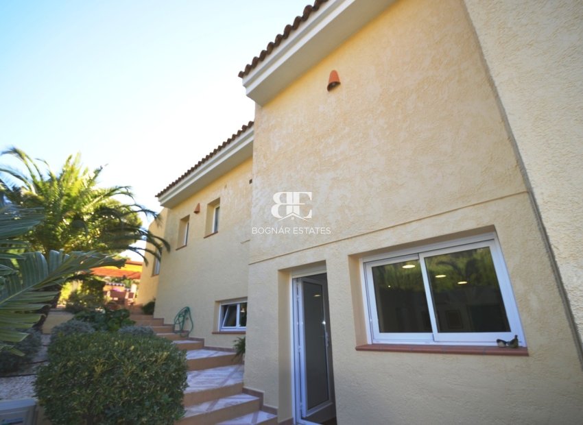 Resale - Villa -
Altea