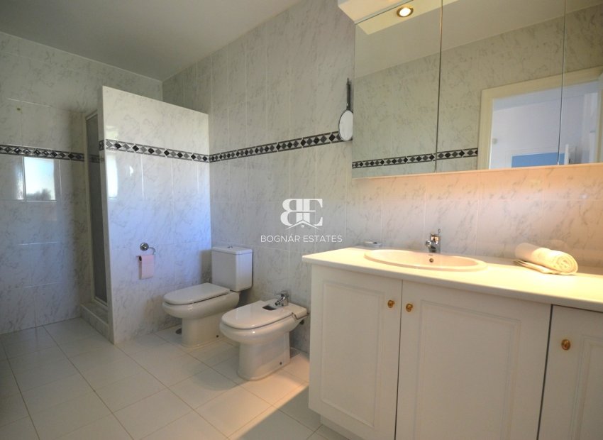 Resale - Villa -
Altea