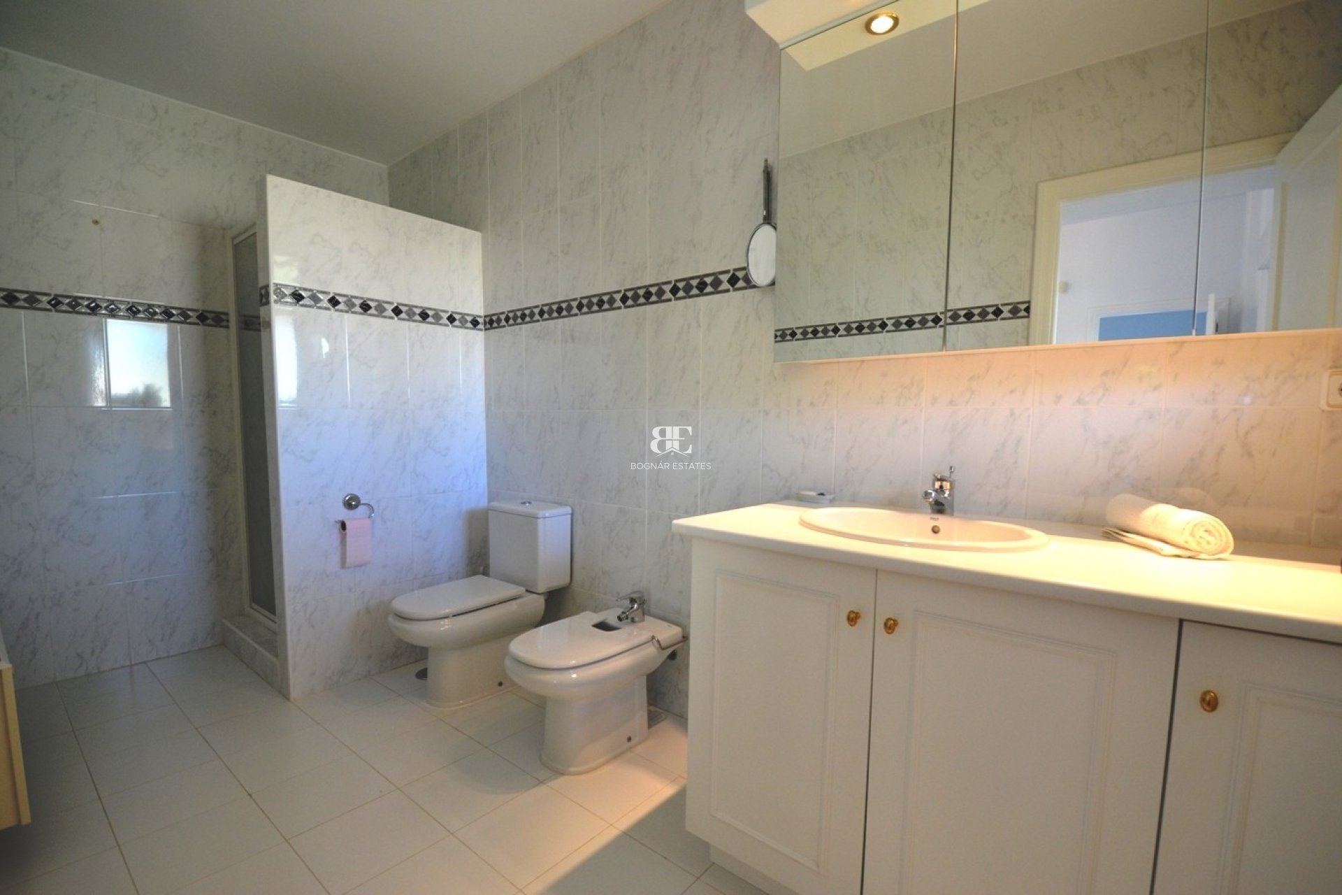 Resale - Villa -
Altea