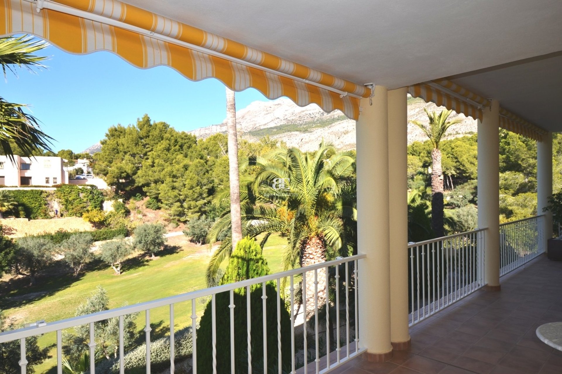 Resale - Villa -
Altea