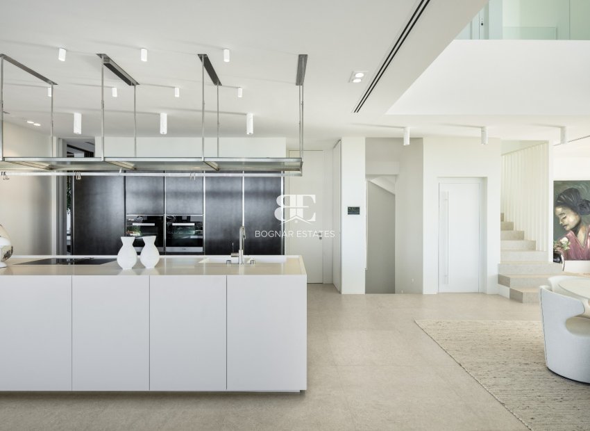 Resale - Villa -
Benahavis - La Quinta