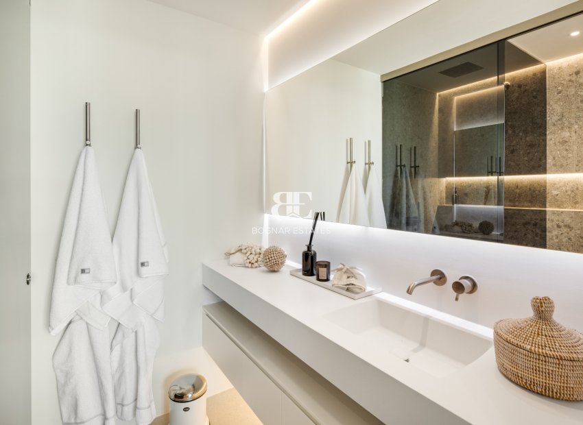 Resale - Villa -
Benahavis - La Quinta