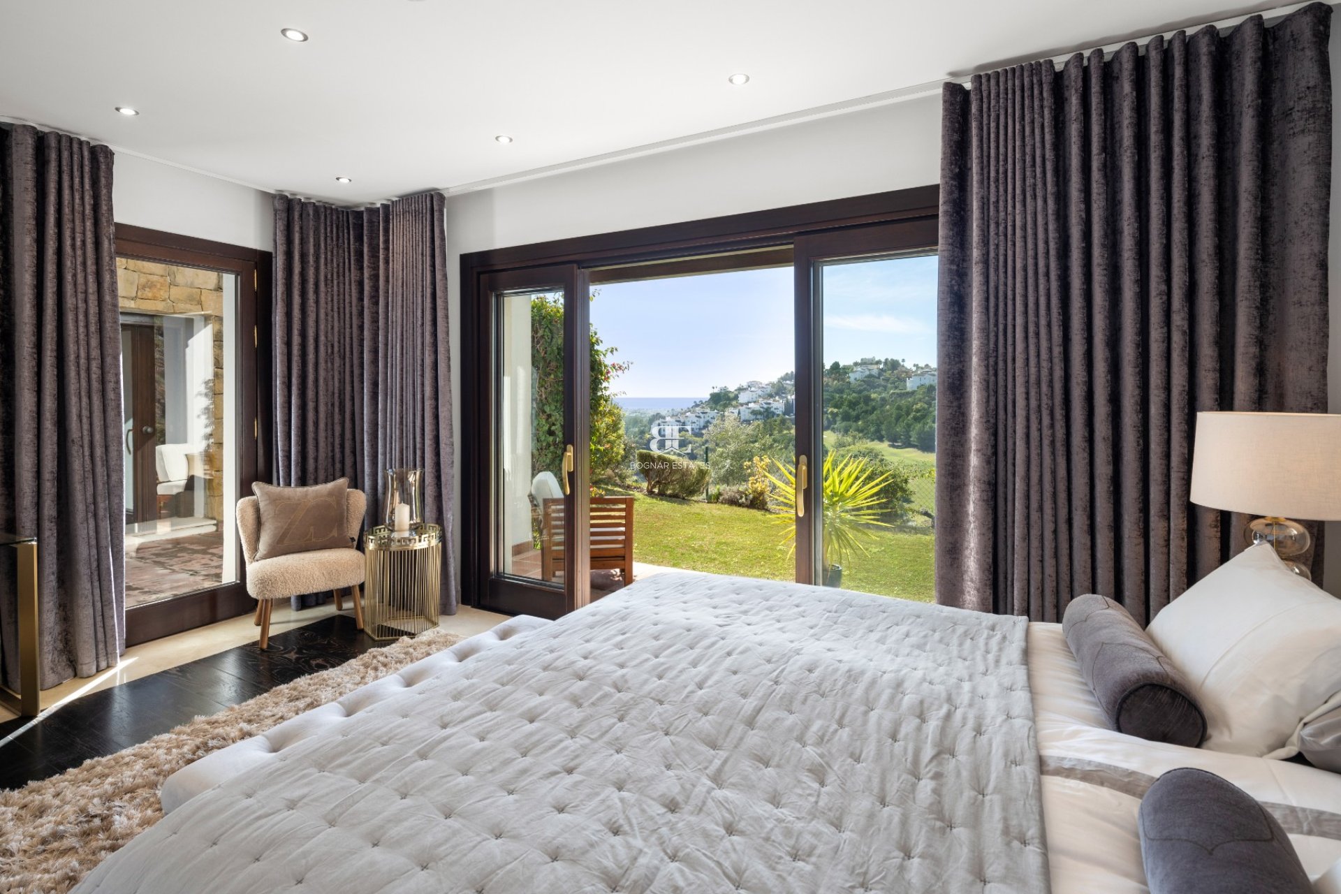 Resale - Villa -
Benahavis - La Quinta