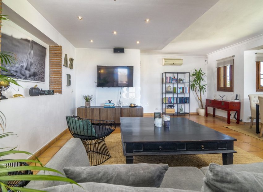 Resale - Villa -
Benahavis - La Quinta