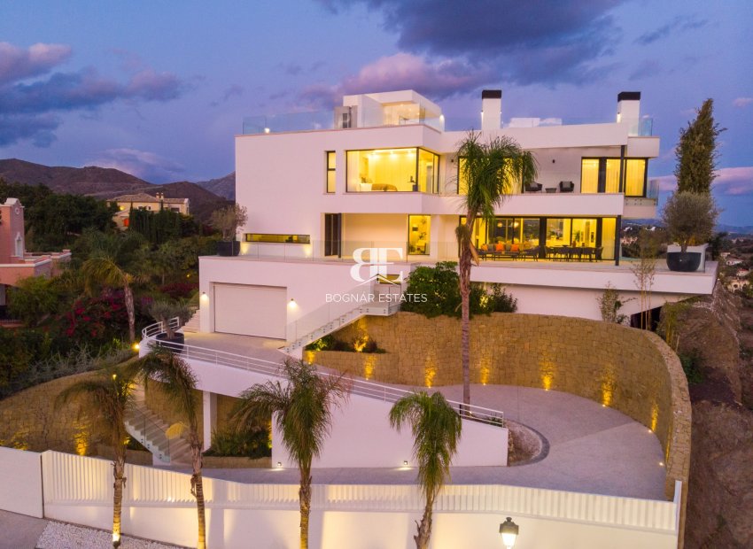 Resale - Villa -
Benahavis - La Quinta