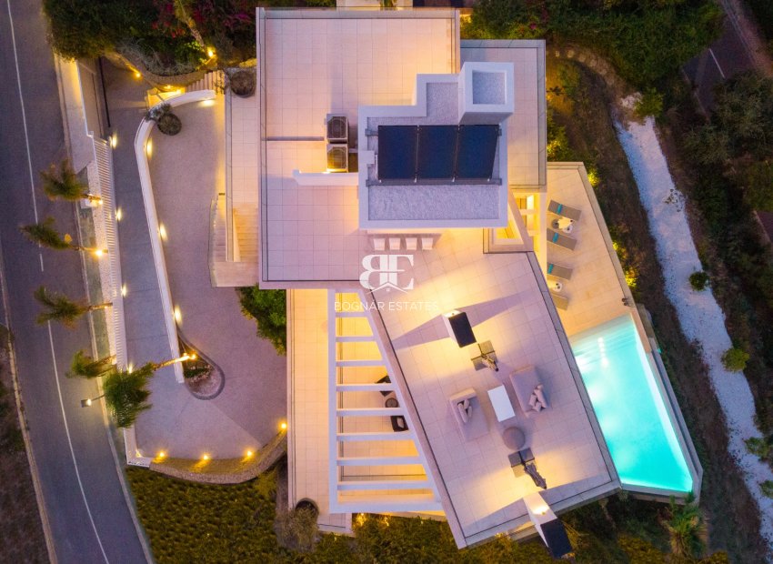 Resale - Villa -
Benahavis - La Quinta