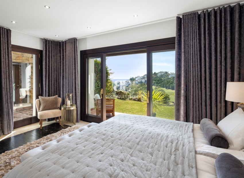 Resale - Villa -
Benahavis - La Quinta