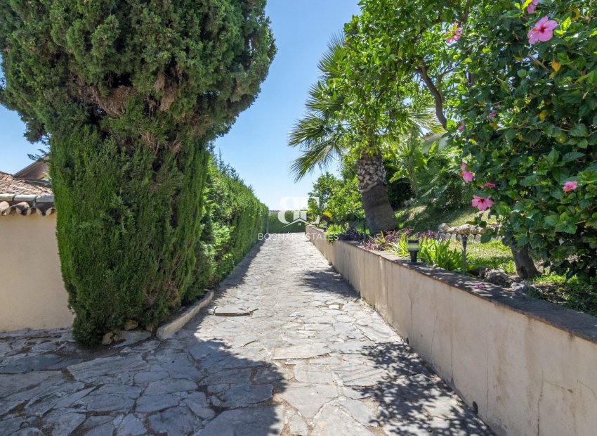 Resale - Villa -
Benahavis - La Quinta