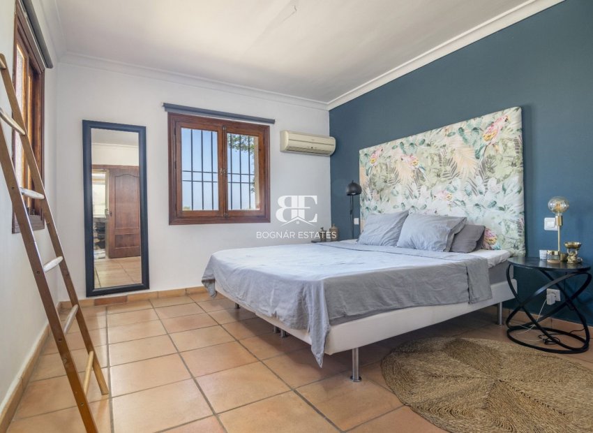 Resale - Villa -
Benahavis - La Quinta