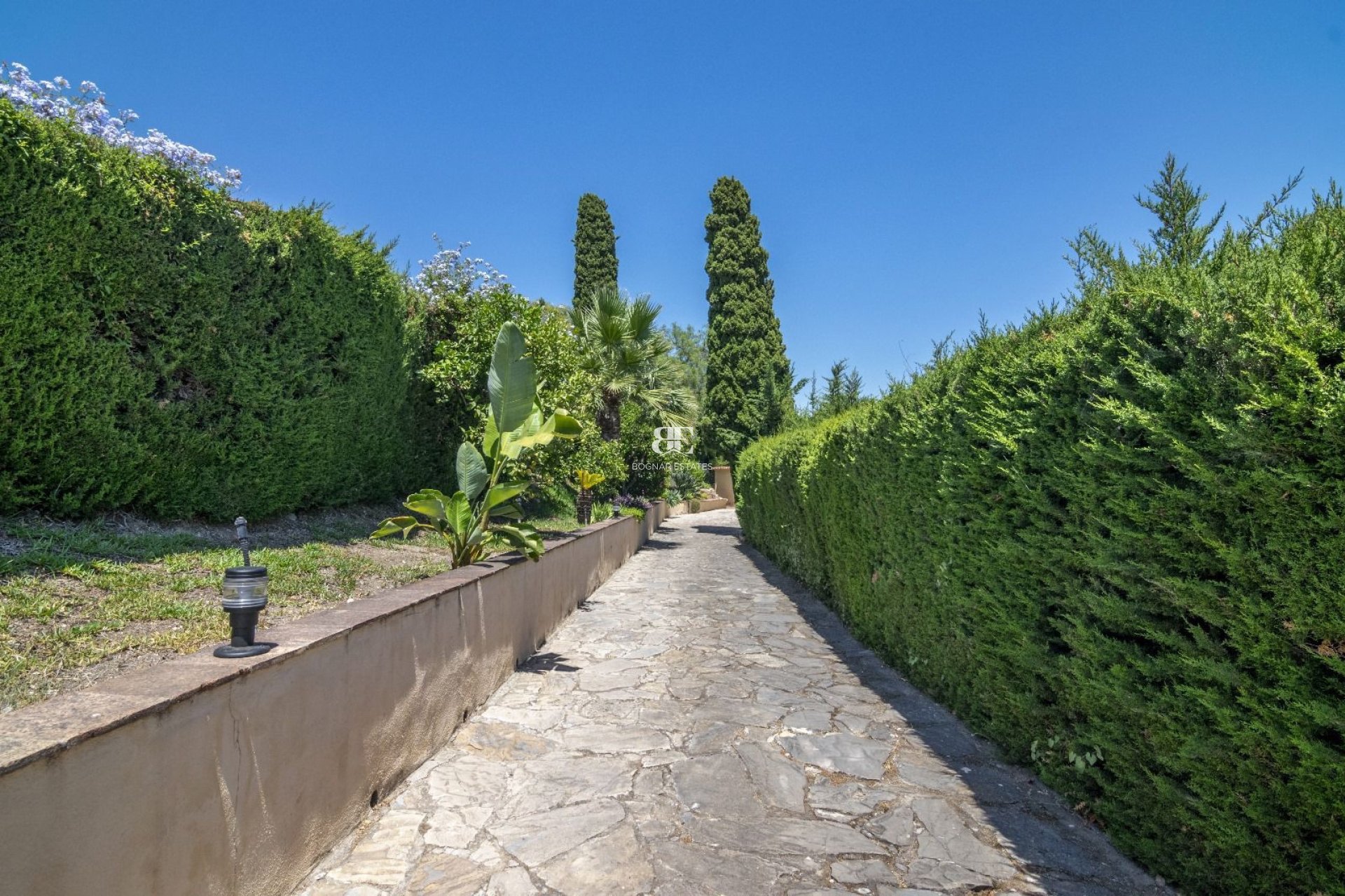 Resale - Villa -
Benahavis - La Quinta