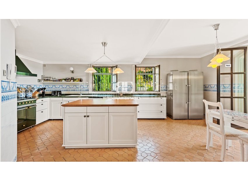 Resale - Villa -
Benahavis