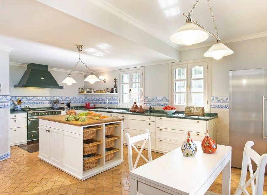 Resale - Villa -
Benahavis