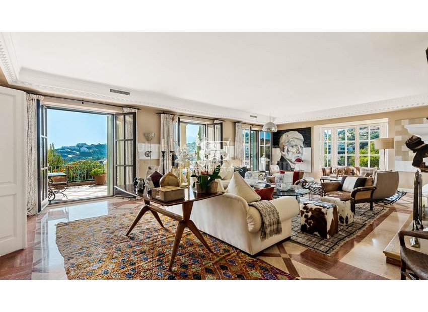 Resale - Villa -
Benahavis