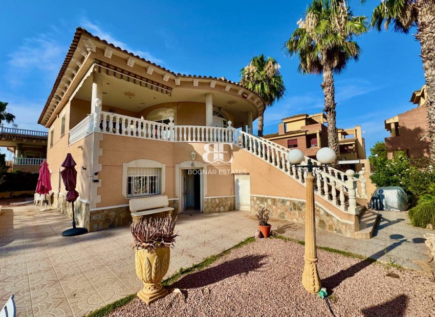 Resale - Villa -
Benferri