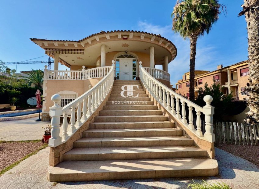 Resale - Villa -
Benferri