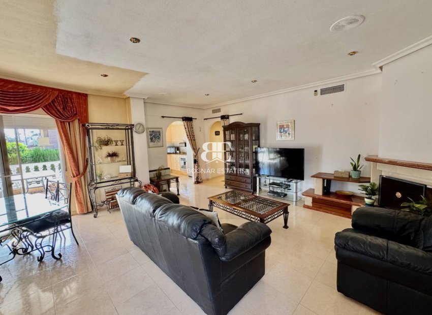 Resale - Villa -
Benferri