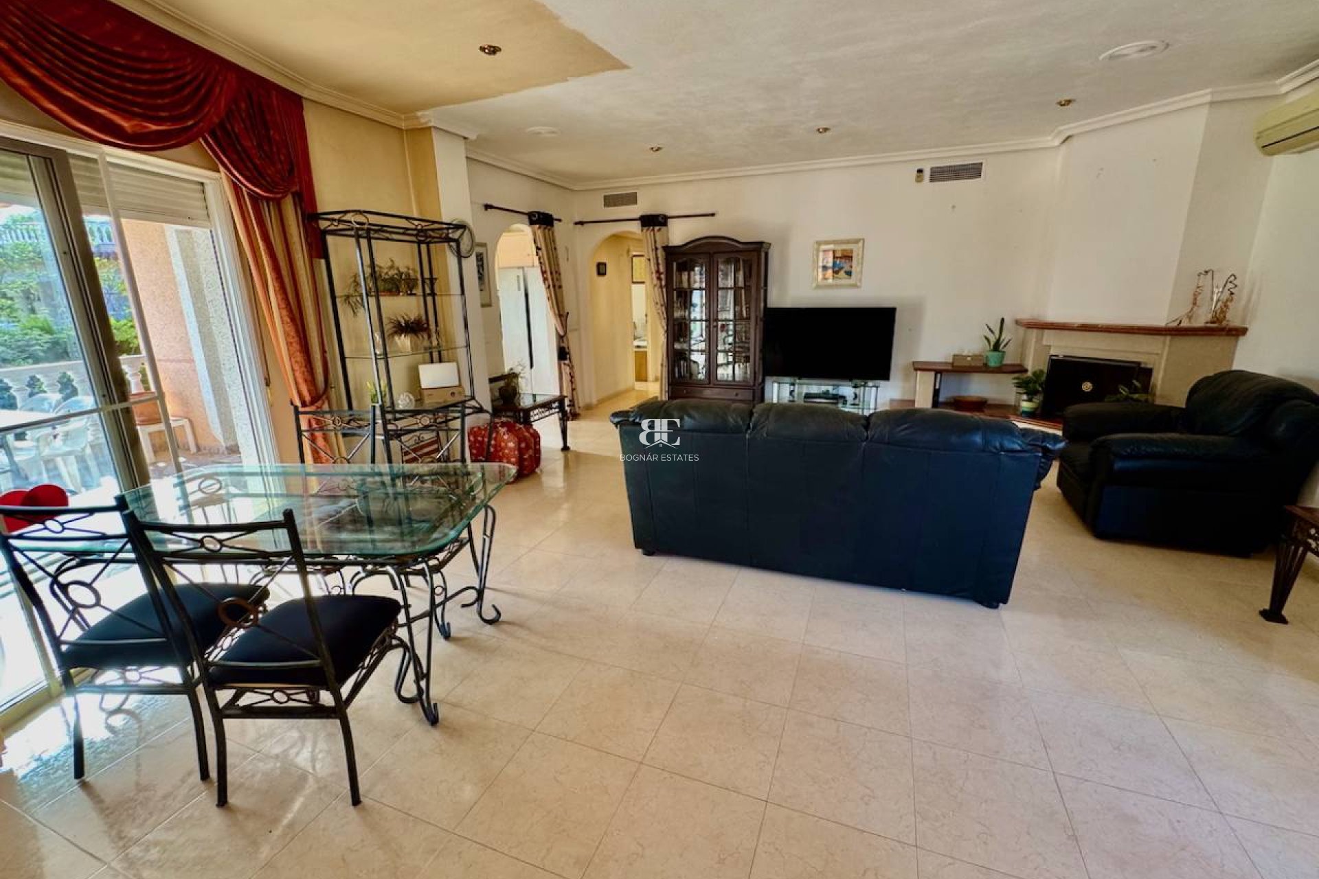 Resale - Villa -
Benferri