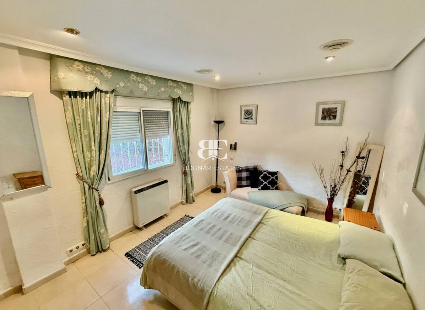 Resale - Villa -
Benferri