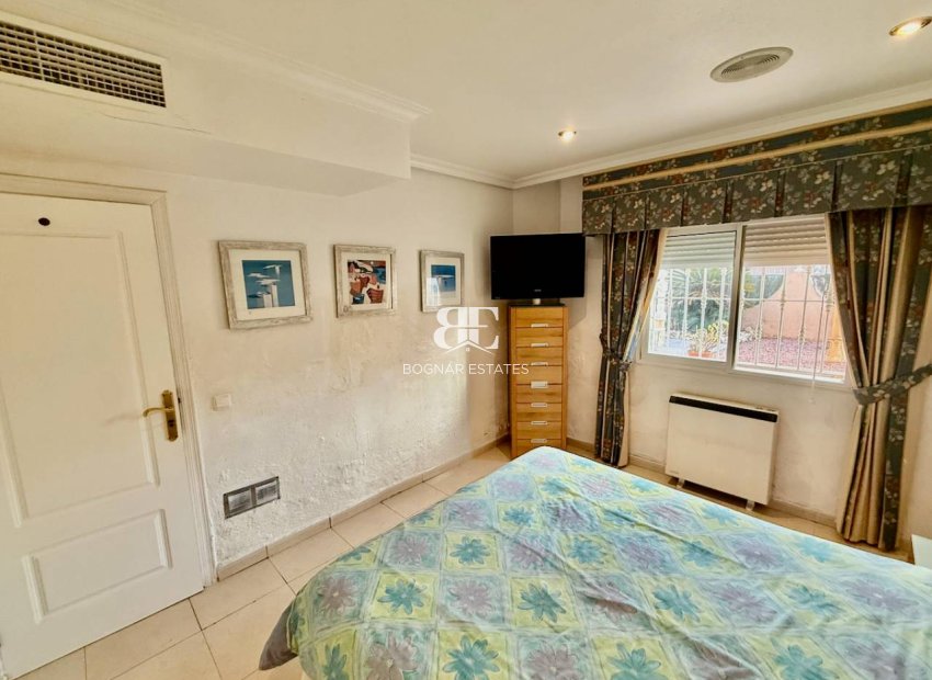 Resale - Villa -
Benferri