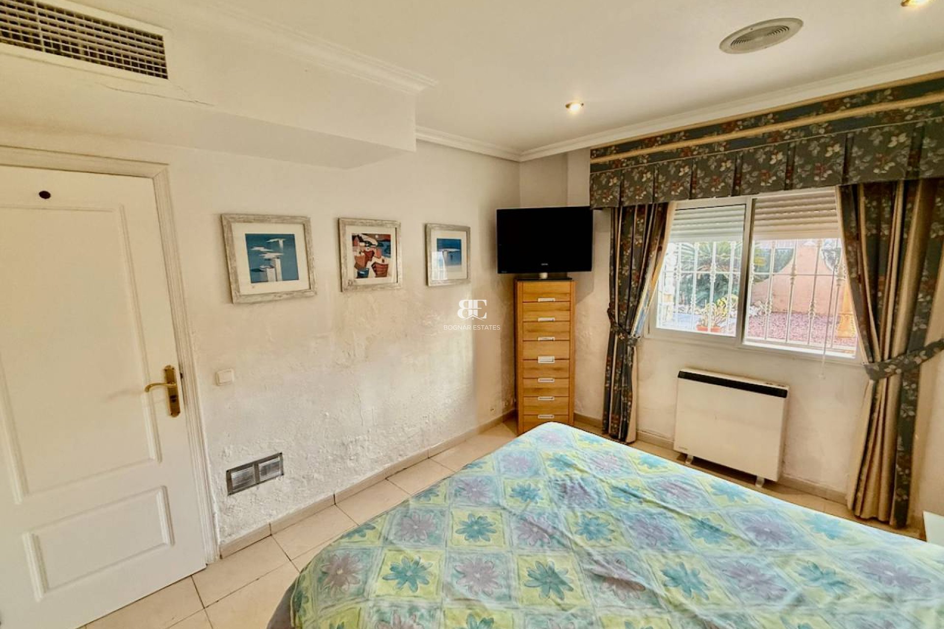 Resale - Villa -
Benferri