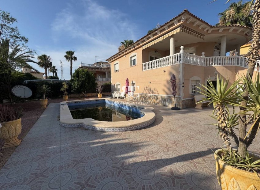 Resale - Villa -
Benferri